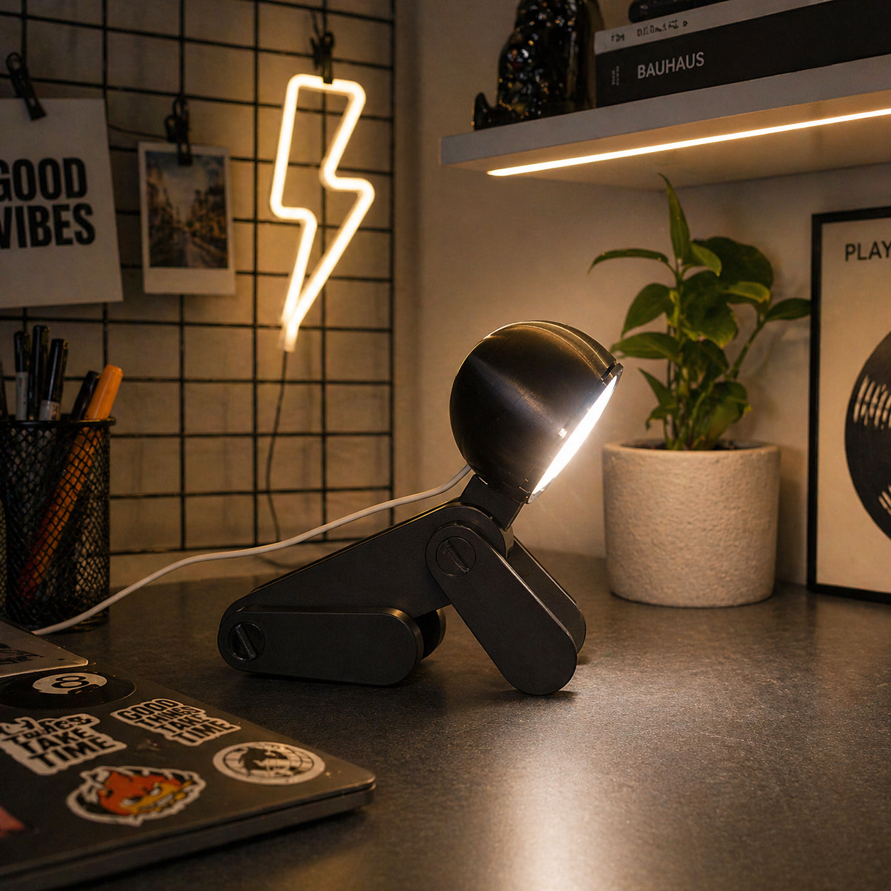 Luminária Orbit Dog – Design Contemporâneo com Personalidade